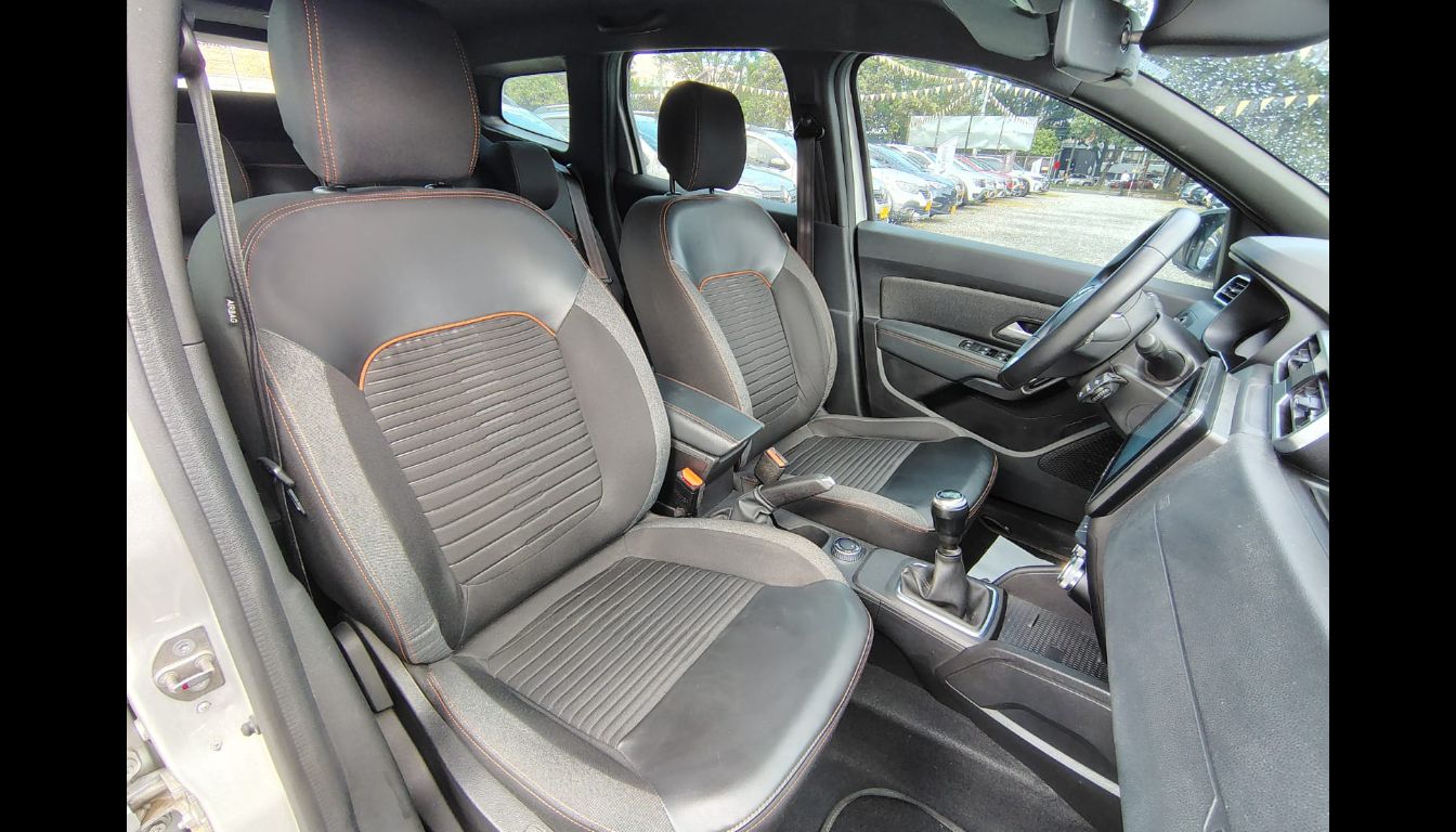 RENAULT DUSTER ICONIC 1.3 4X4 MT