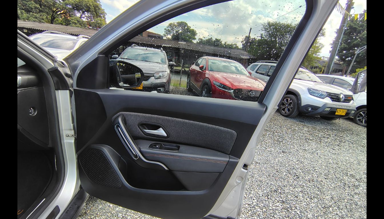 RENAULT DUSTER ICONIC 1.3 4X4 MT