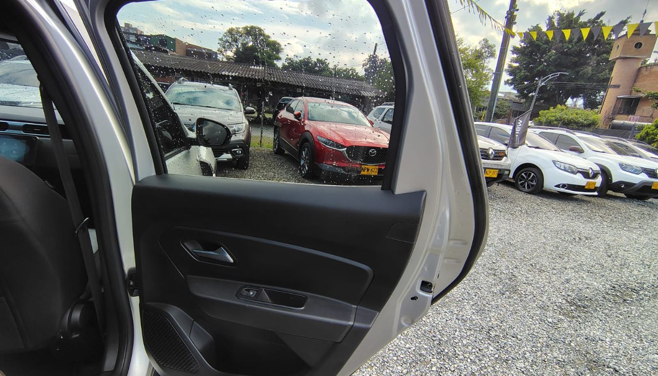 RENAULT DUSTER ICONIC 1.3 4X4 MT