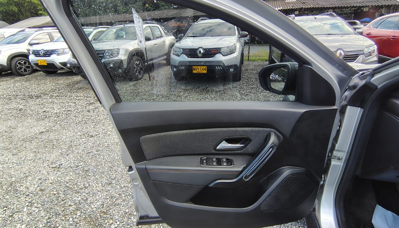 RENAULT DUSTER ICONIC 1.3 4X4 MT