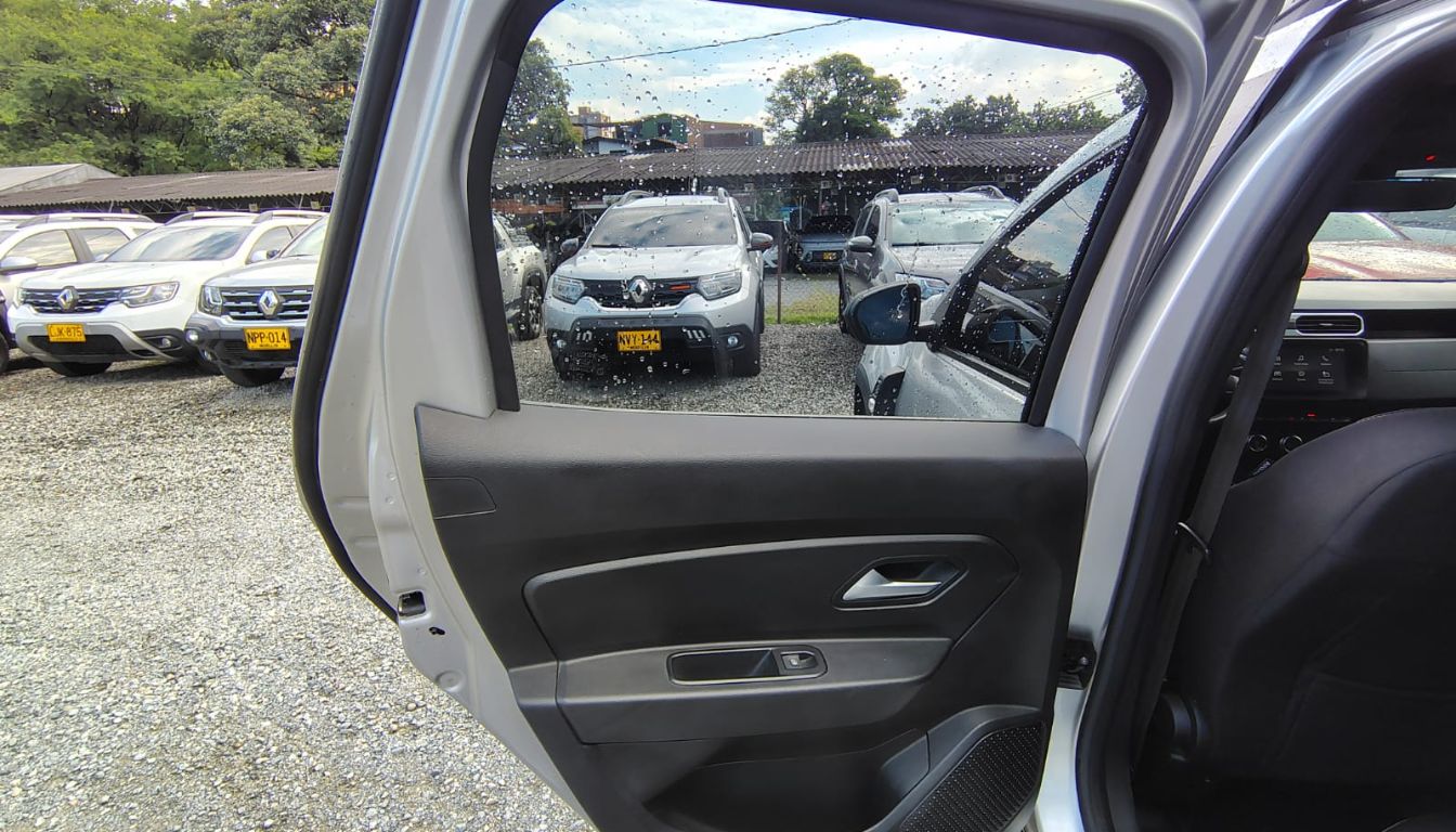 RENAULT DUSTER ICONIC 1.3 4X4 MT