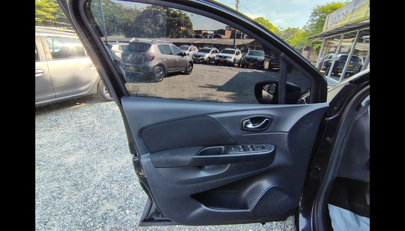 RENAULT CAPTUR ZEN 2.0