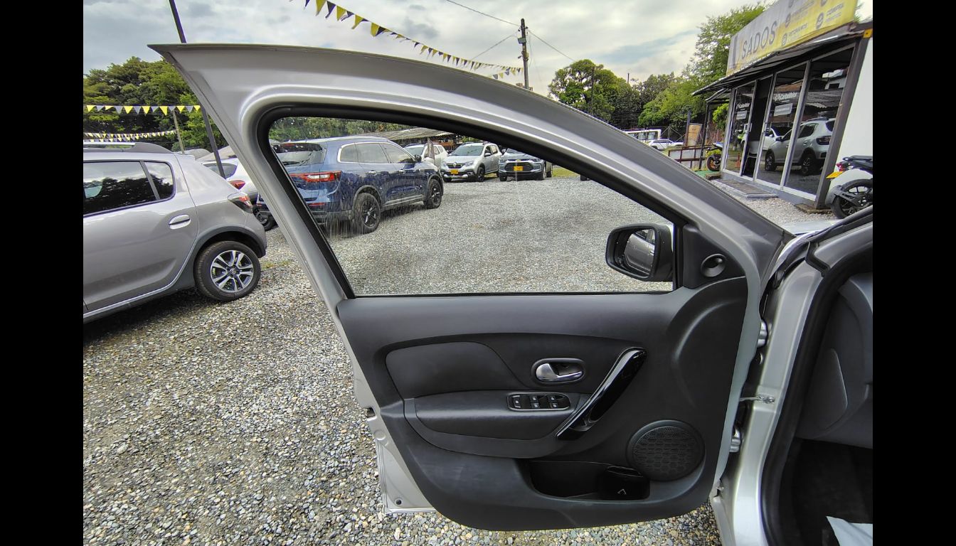 RENAULT SANDERO LIFE +