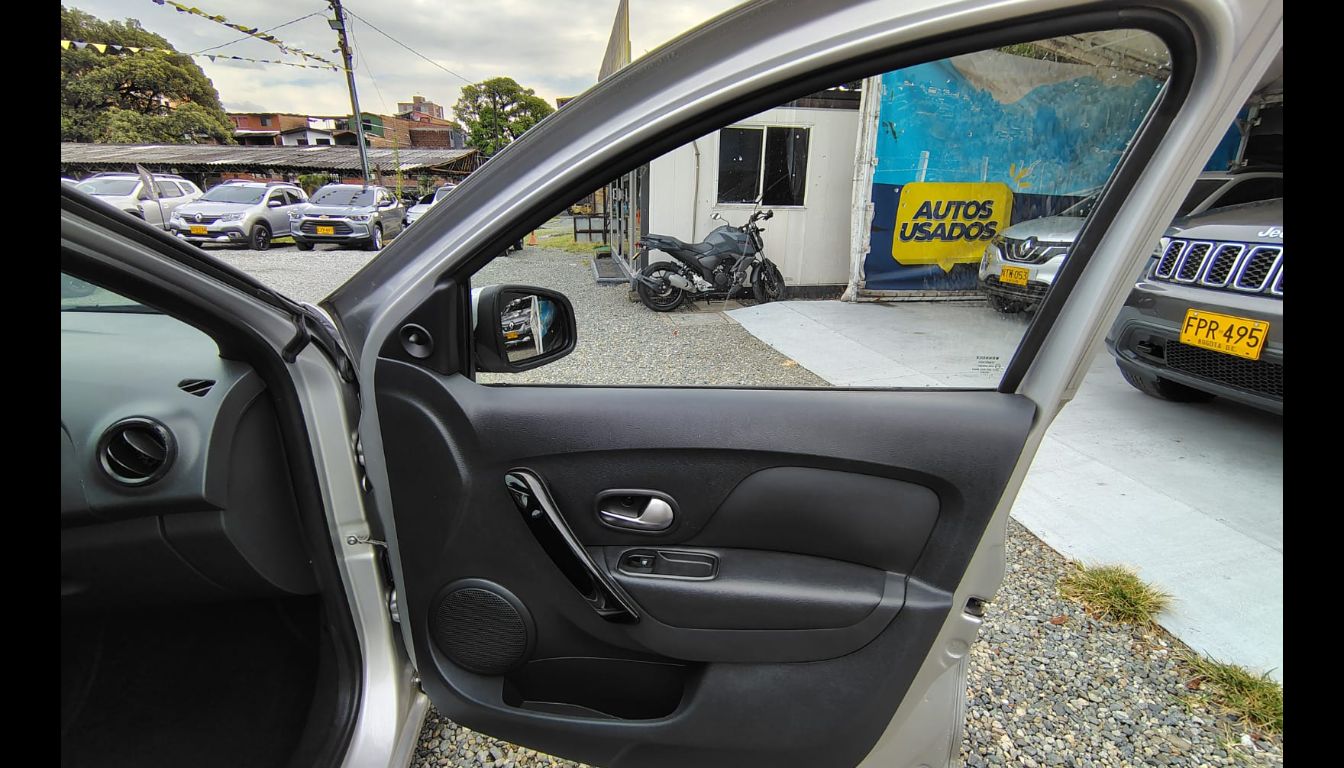 RENAULT SANDERO LIFE +