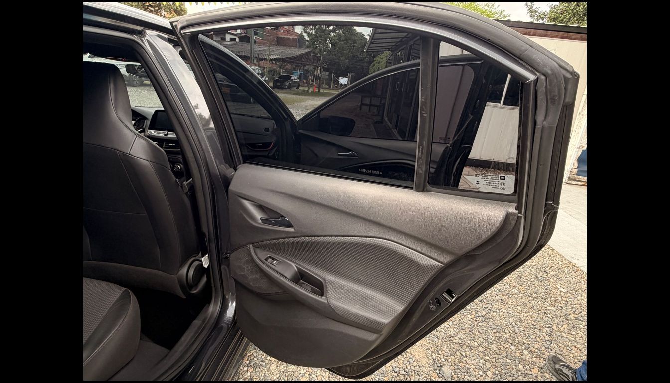 CHEVROLET ONIX RS MT
