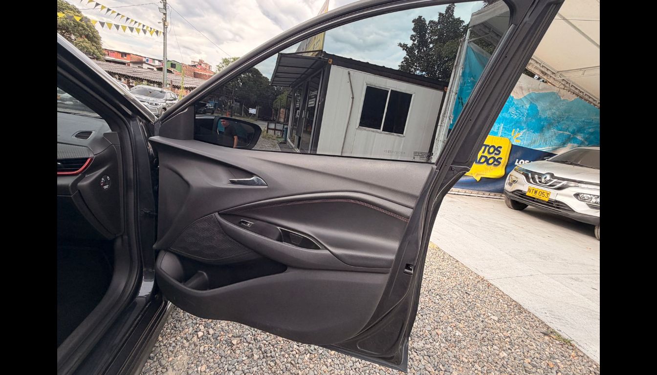CHEVROLET ONIX RS MT