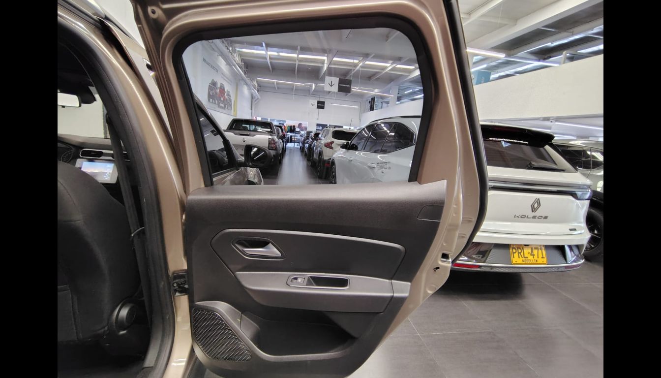 RENAULT DUSTER ICONIC CVT