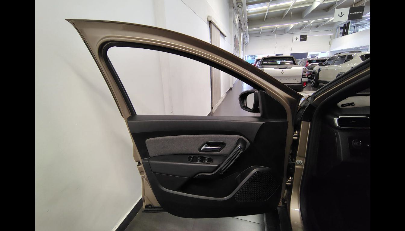 RENAULT DUSTER ICONIC CVT