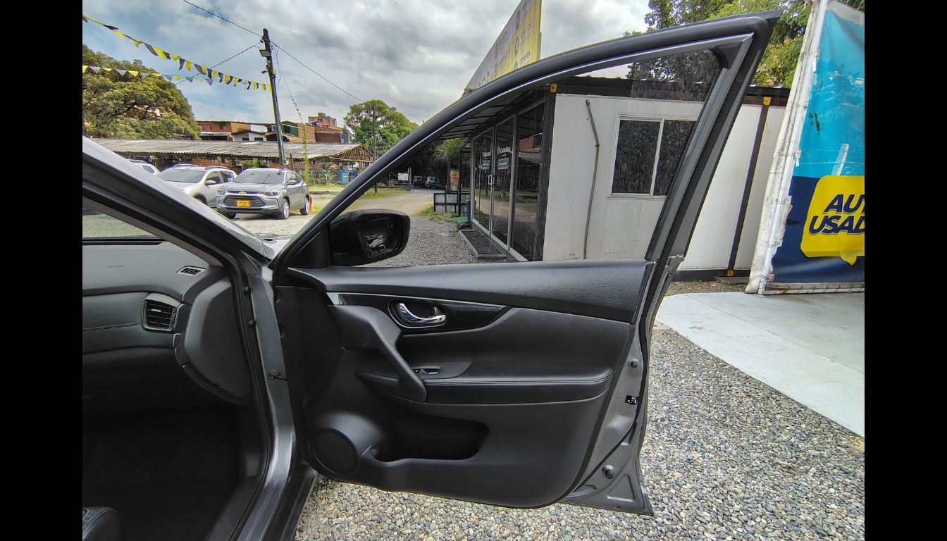 NISSAN X-TRAIL EXCLUSIVE 2.5L AT