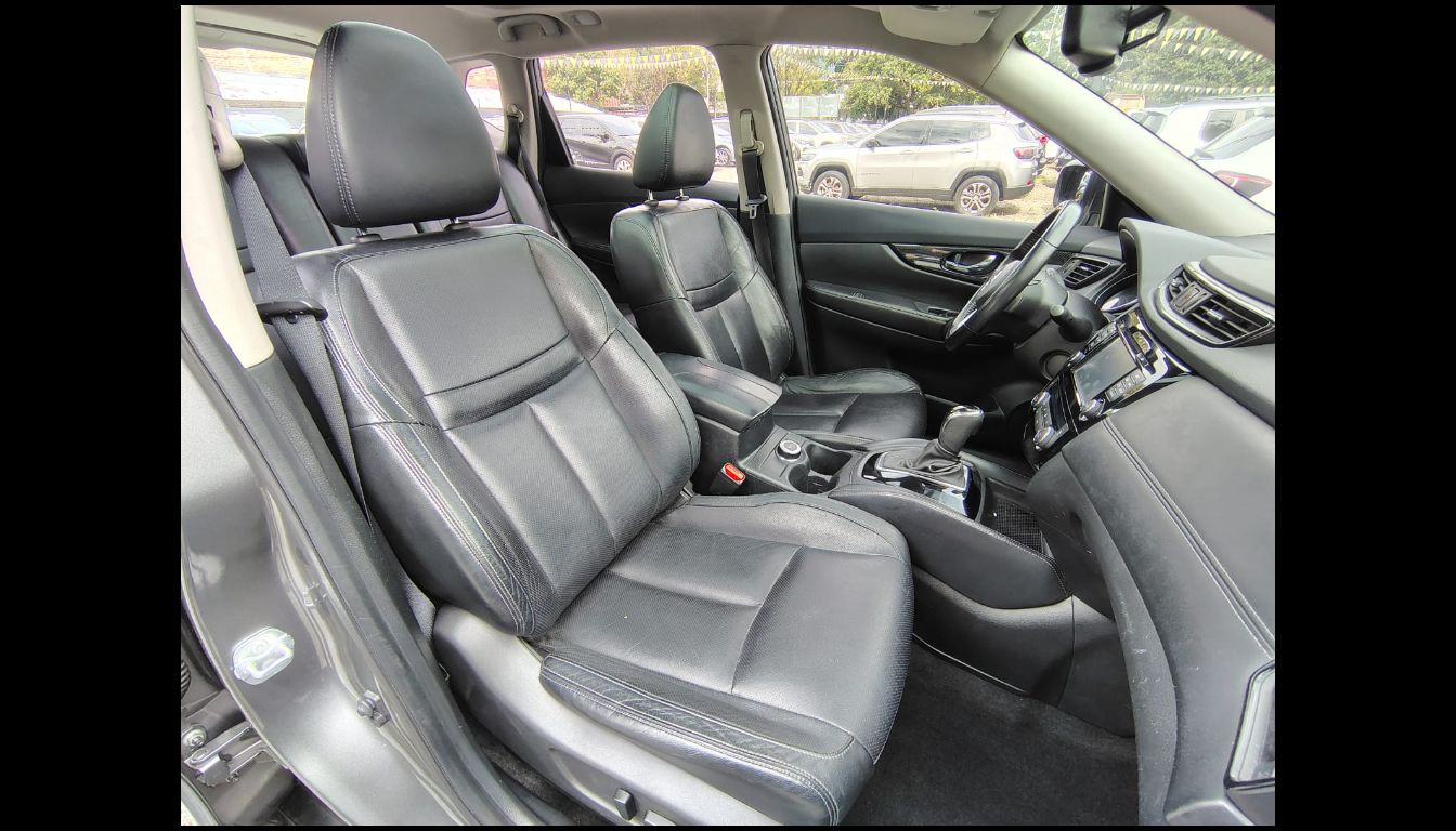 NISSAN X-TRAIL EXCLUSIVE 2.5L AT