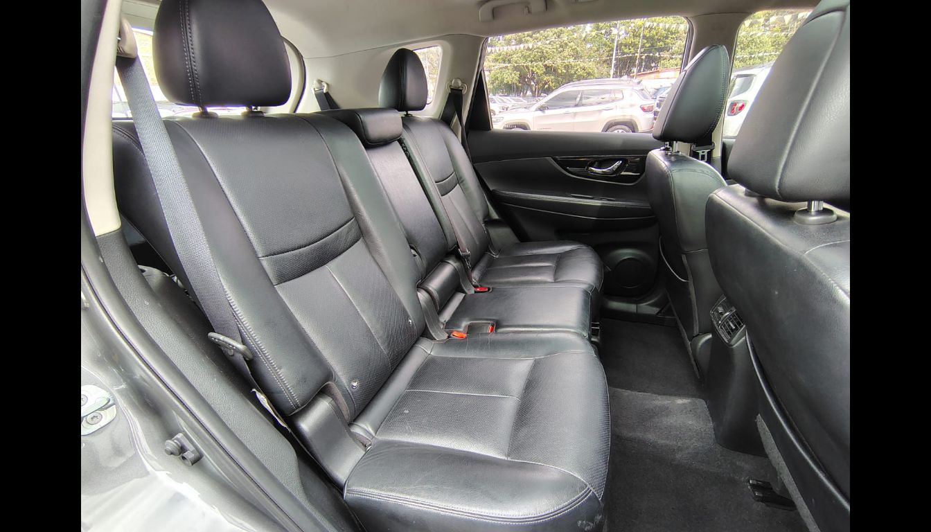 NISSAN X-TRAIL EXCLUSIVE 2.5L AT