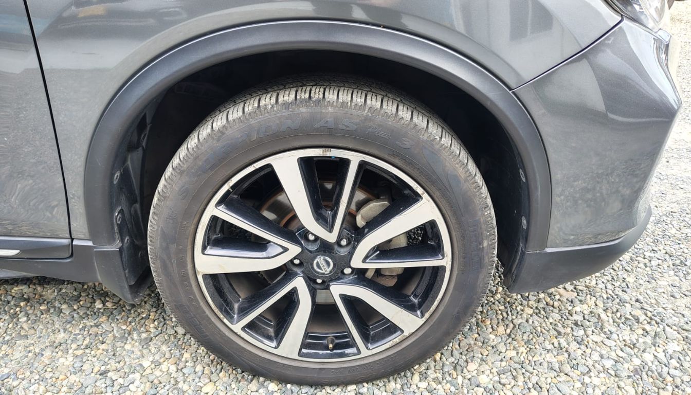NISSAN X-TRAIL EXCLUSIVE 2.5L AT