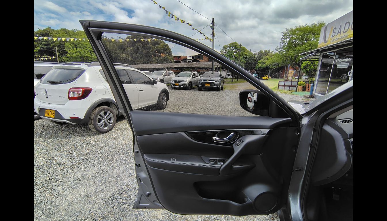 NISSAN X-TRAIL EXCLUSIVE 2.5L AT