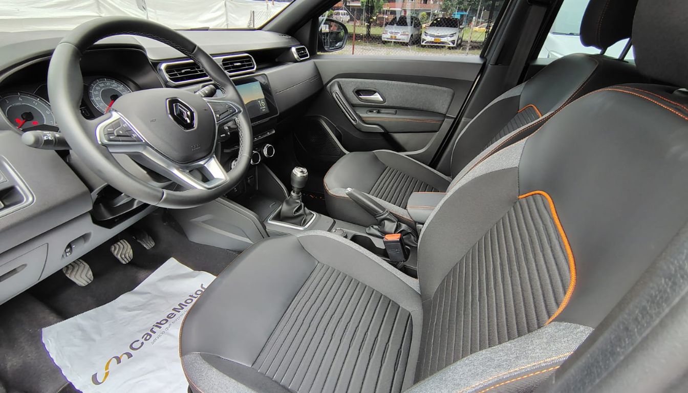RENAULT DUSTER ICONIC 1.3T 4X4 MT