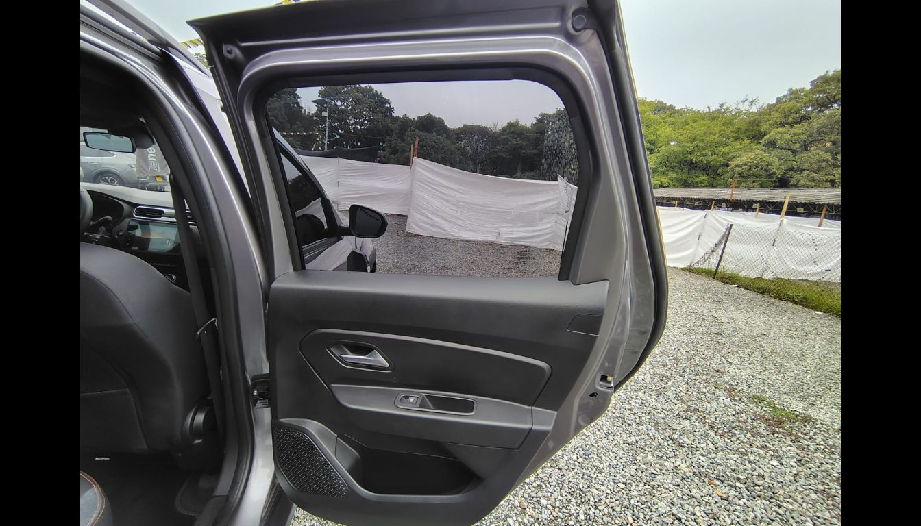 RENAULT DUSTER ICONIC 1.3T 4X4 MT