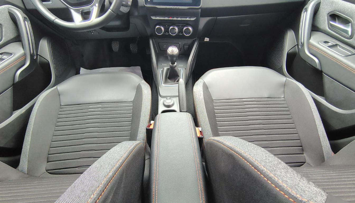 RENAULT DUSTER ICONIC 1.3T 4X4 MT