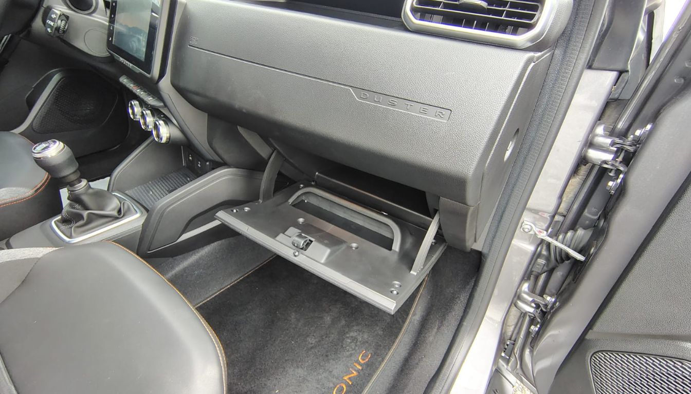 RENAULT DUSTER ICONIC 1.3T 4X4 MT