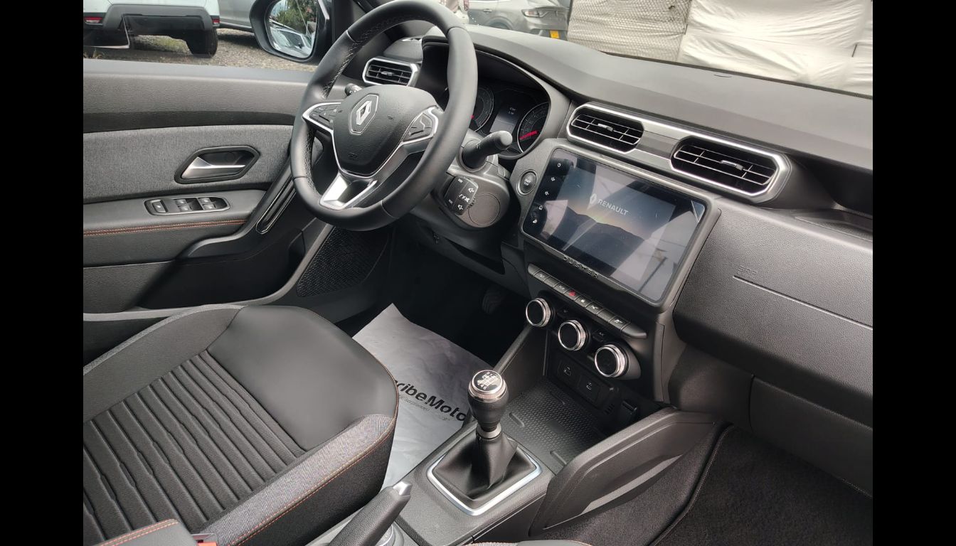 RENAULT DUSTER ICONIC 1.3T 4X4 MT