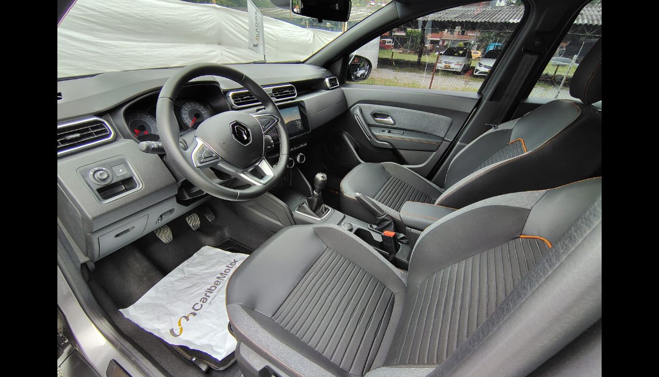 RENAULT DUSTER ICONIC 1.3T 4X4 MT