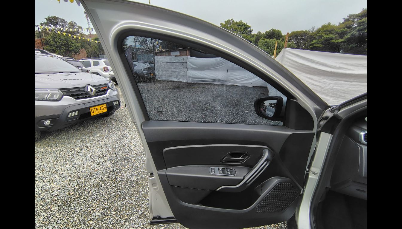 RENAULT DUSTER ZEN + TP