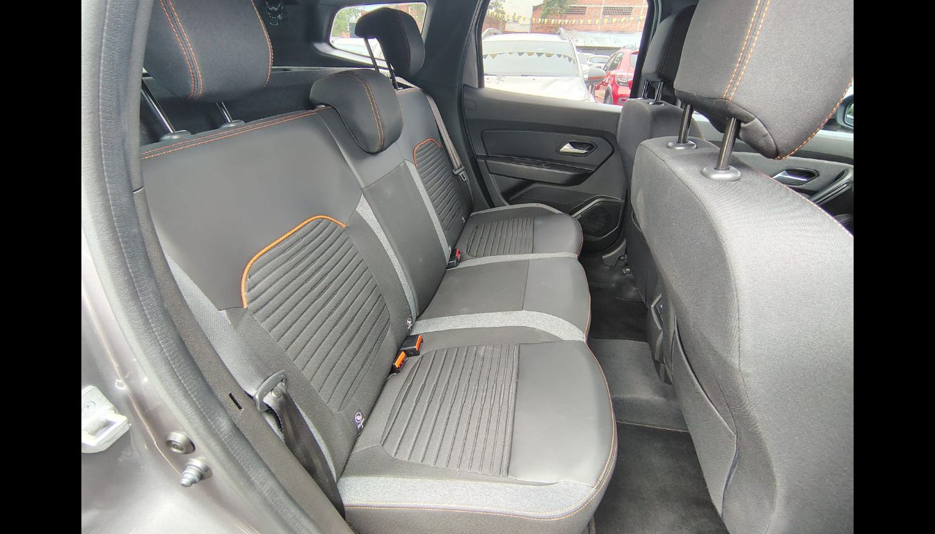 RENAULT DUSTER ICONIC 1.3T 4X4 MT