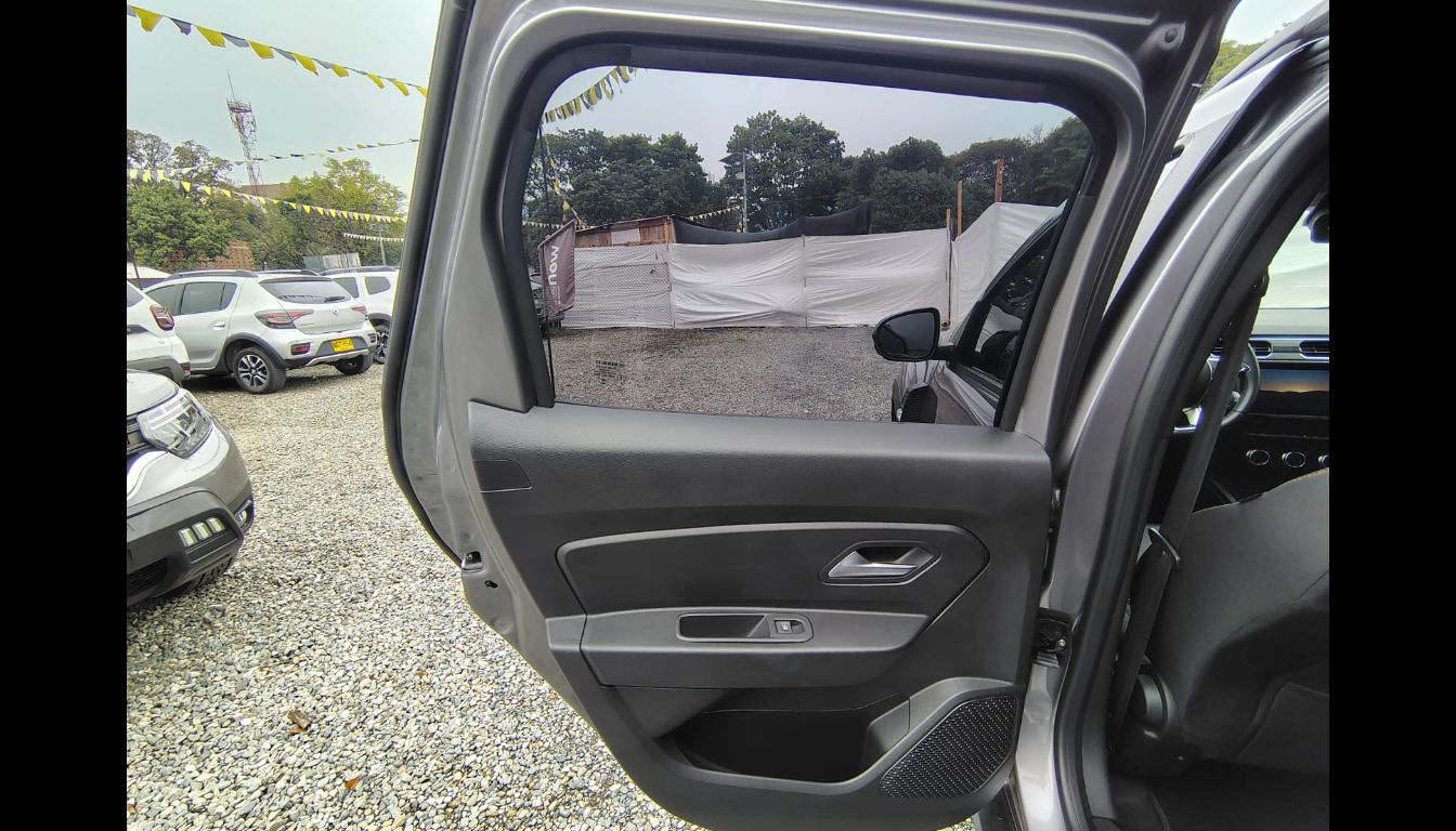 RENAULT DUSTER ICONIC 1.3T 4X4 MT