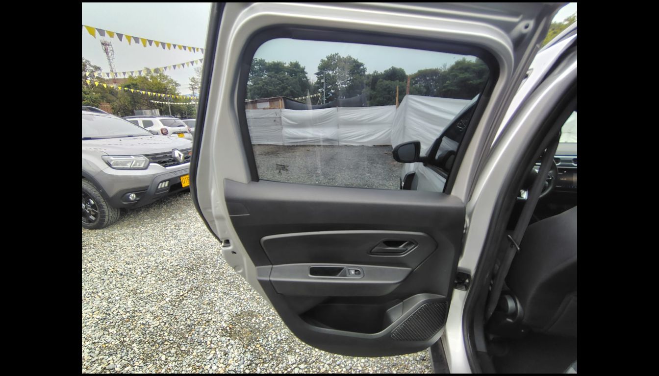 RENAULT DUSTER ZEN + TP