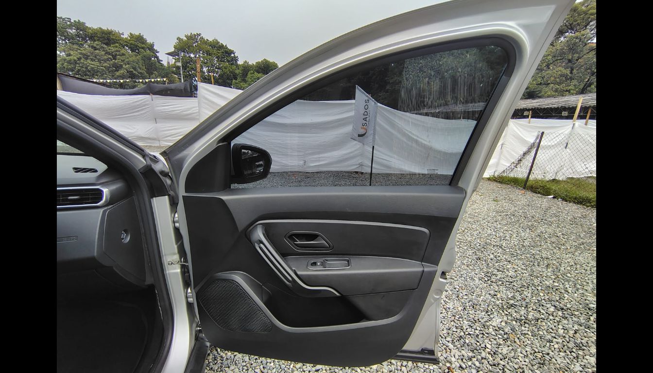 RENAULT DUSTER ZEN + TP