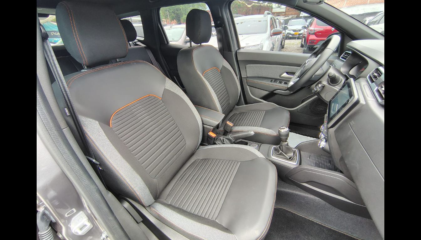 RENAULT DUSTER ICONIC 1.3T 4X4 MT