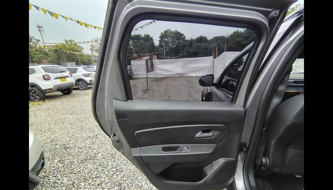 RENAULT DUSTER ICONIC 1.3T 4X4 MT