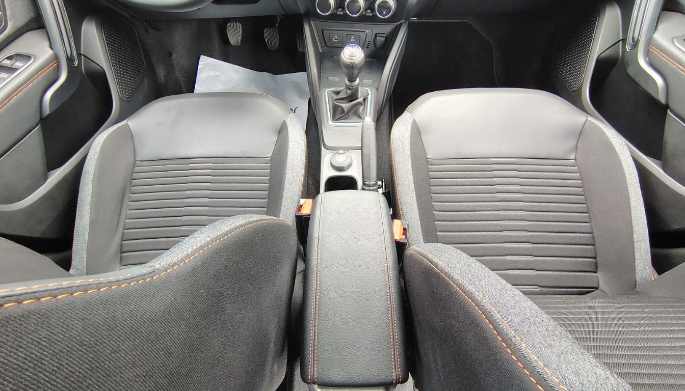 RENAULT DUSTER ICONIC 1.3T 4X4 MT