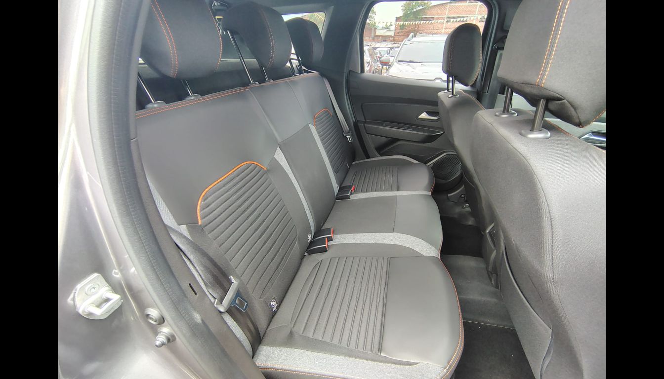 RENAULT DUSTER ICONIC 1.3T 4X4 MT