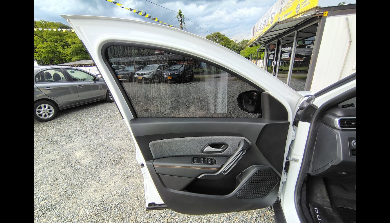 RENAULT DUSTER ICONIC 1.3T CVT