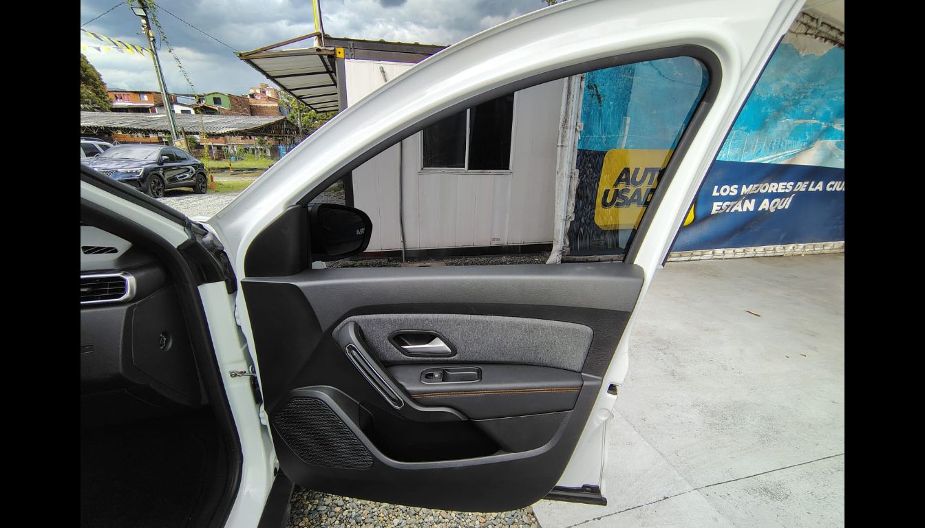 RENAULT DUSTER ICONIC 1.3T CVT