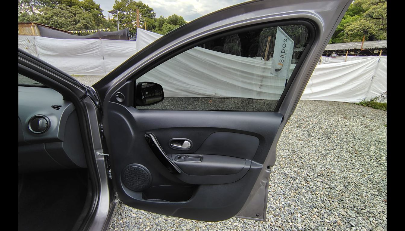 RENAULT LOGAN LIFE +