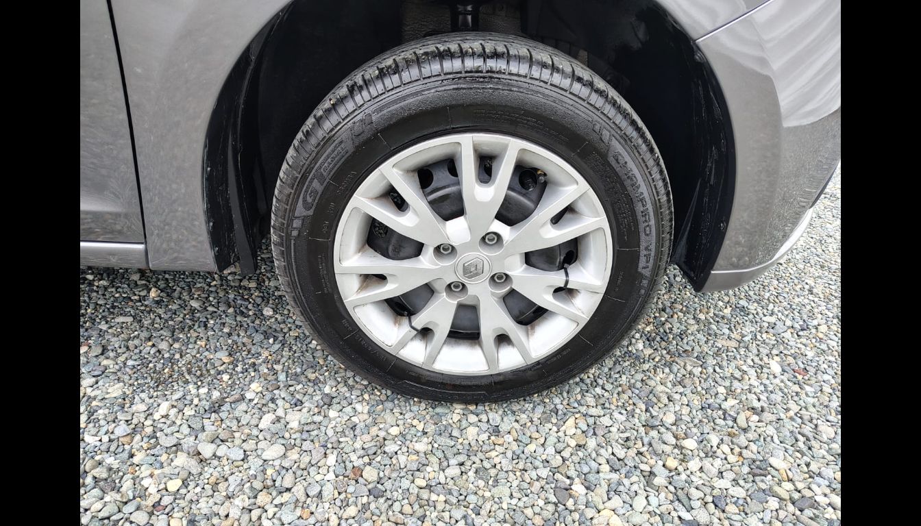 RENAULT LOGAN LIFE +