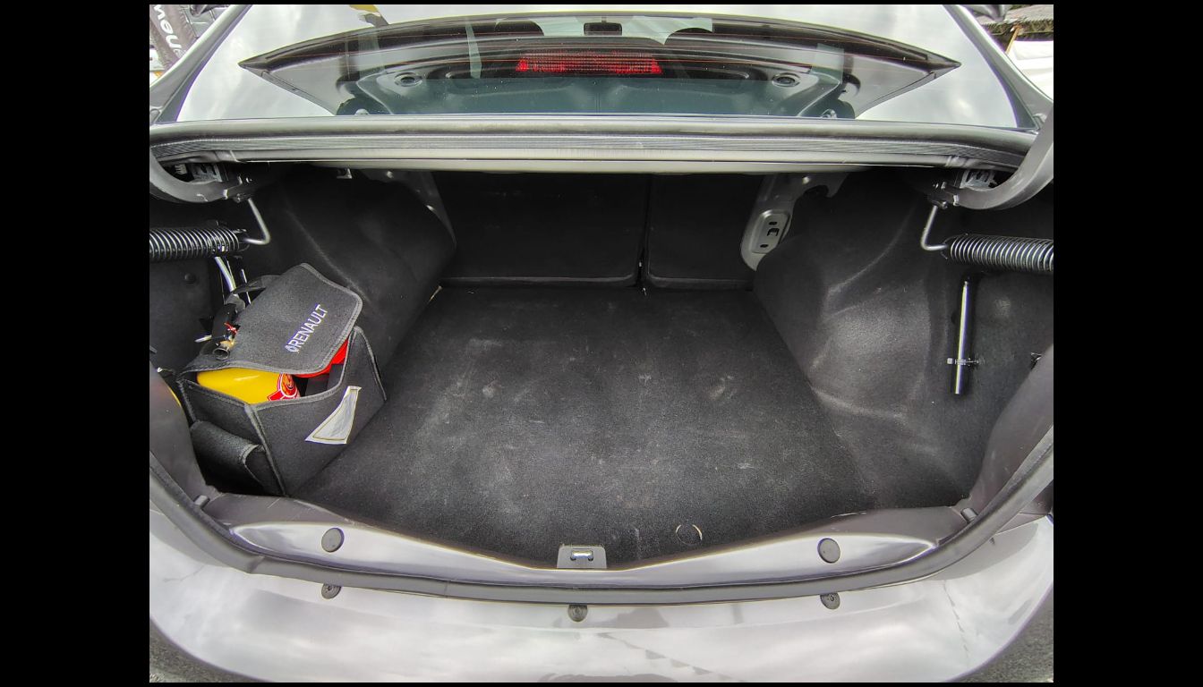 RENAULT LOGAN LIFE +